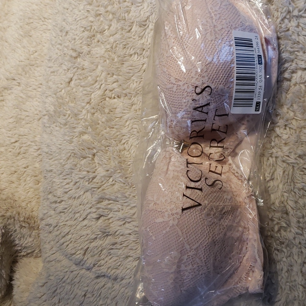 Victoria Secret Bra (NWT- never opened) size 36DD